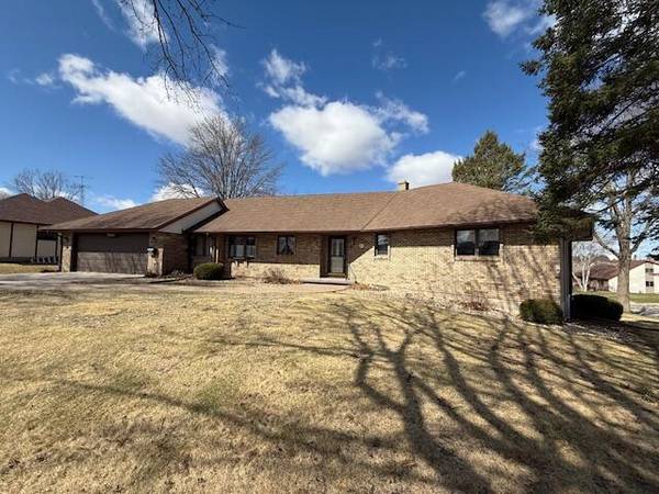 107 Sunnyside Dr E, Caledonia, MN 55921