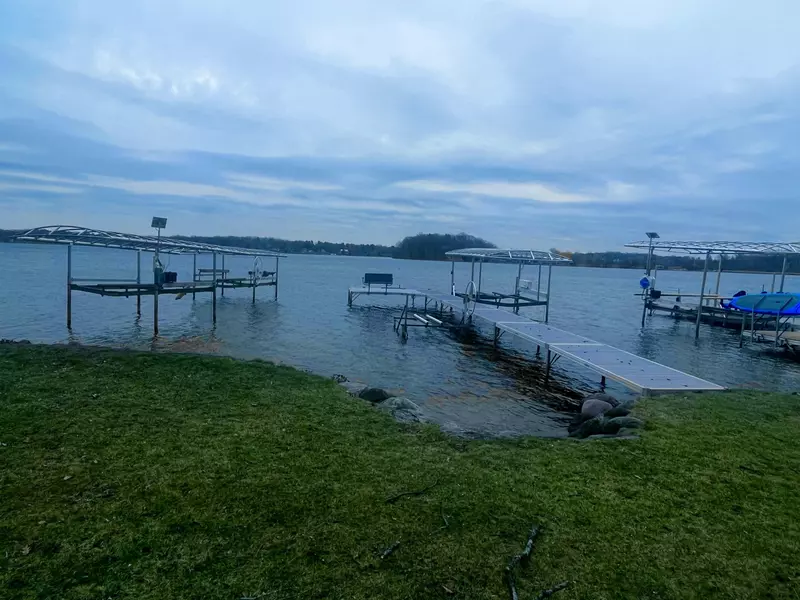 N4142 Sleepy Hollow Rd, Oakland, WI 53523