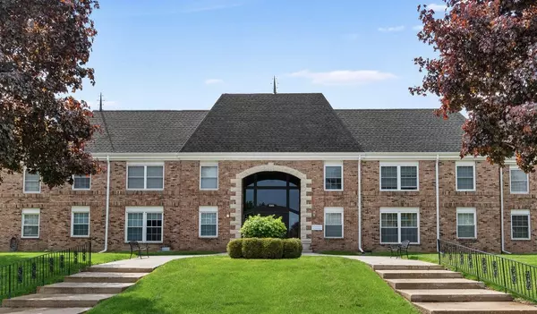 2101 Chateau Ct Unit 203, Grafton, WI 53024
