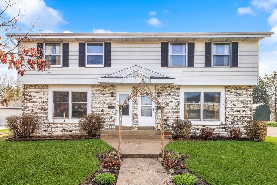 821 State St, Oconomowoc, WI 53066
