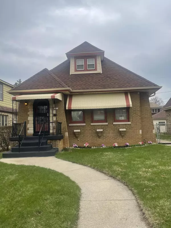 4214 N 15th St, Milwaukee, WI 53209