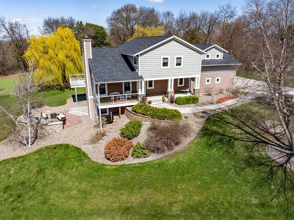 W8118 Country Ave, Holland, WI 54636