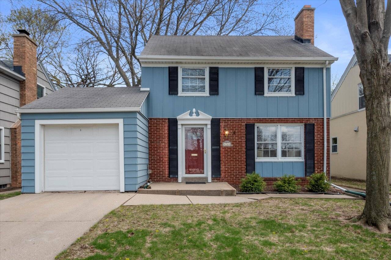 4764 N Ardmore Ave, Whitefish Bay, WI 53211