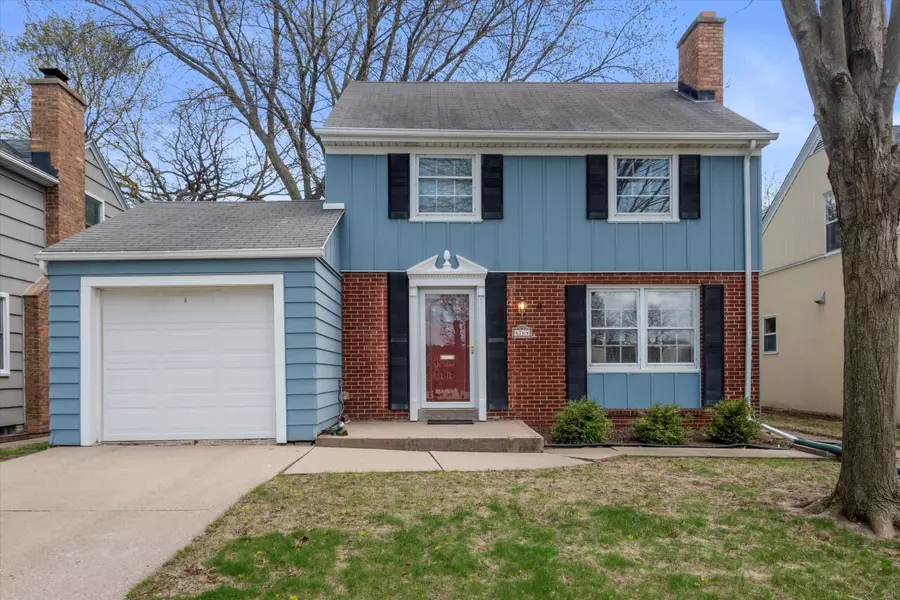 4764 N Ardmore Ave, Whitefish Bay, WI 53211