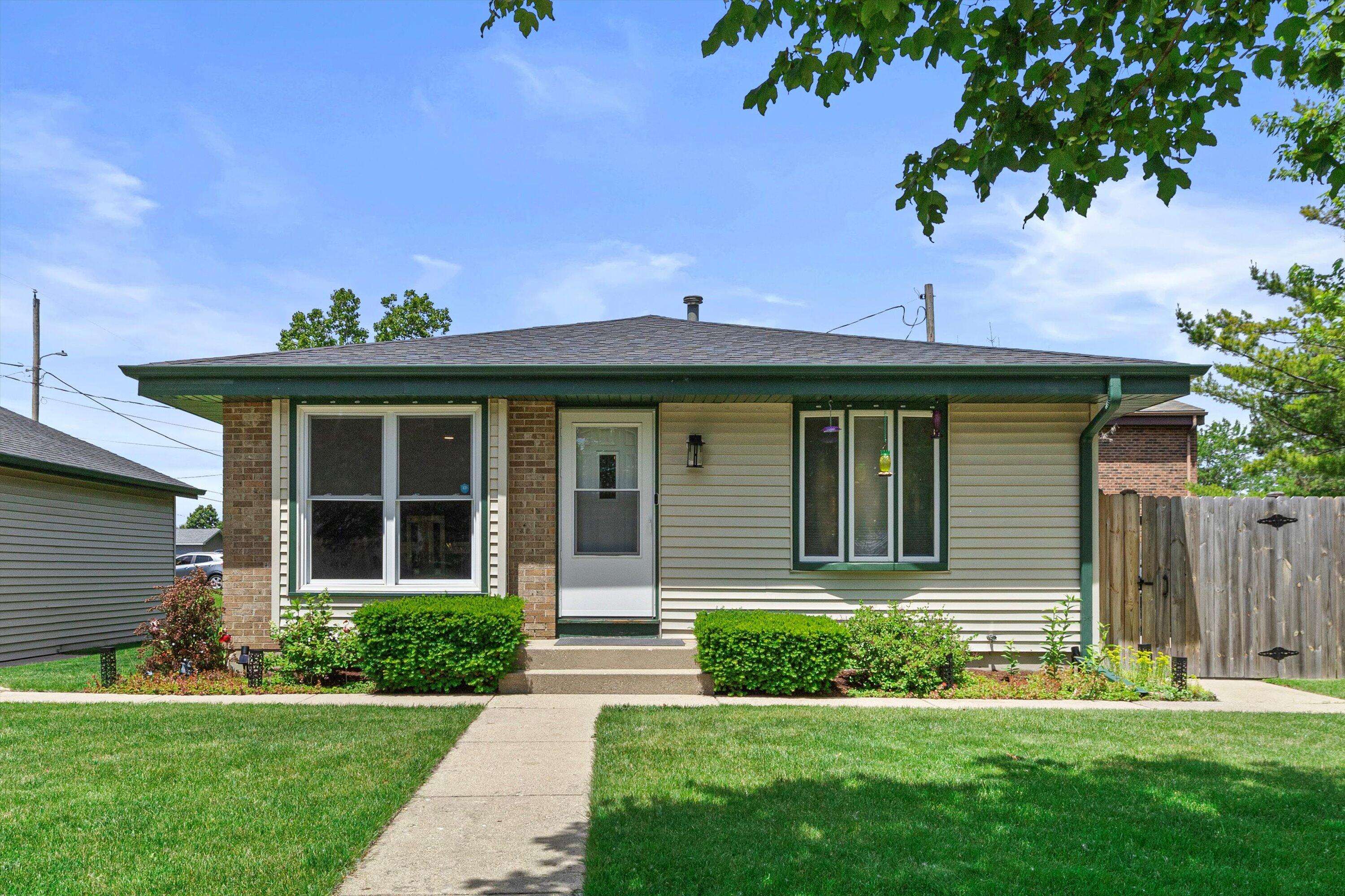 1410 83rd St, Kenosha, WI 53143