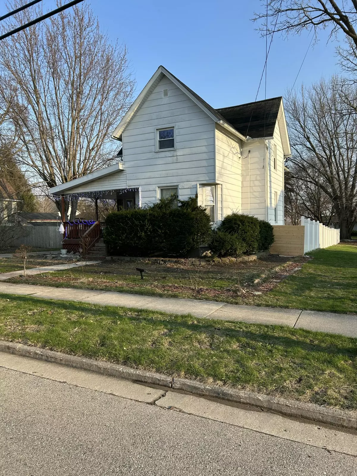 Lomira, WI 53048,939 Main St