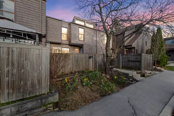 9276 N 70th St, Milwaukee, WI 53223