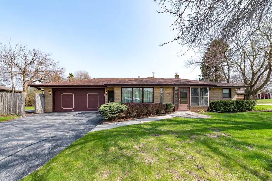 325 Willow Ln, South Milwaukee, WI 53172