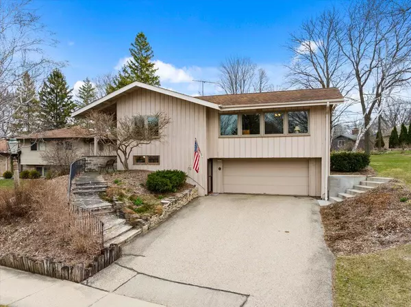 1333 Sylvan Way, West Bend, WI 53095