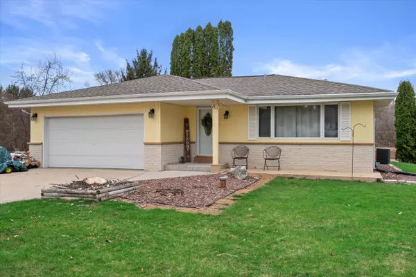 N56W29328 Westview Rd, Merton, WI 53029