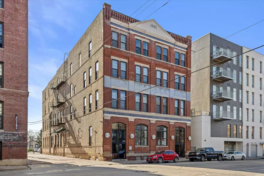 1017 S 2nd St Unit 203, Milwaukee, WI 53204