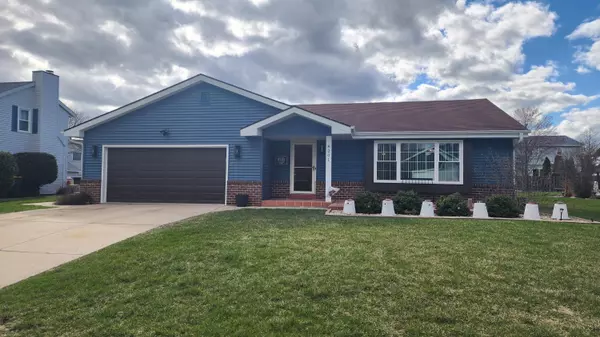 8201 S Lauree Ln, Oak Creek, WI 53154