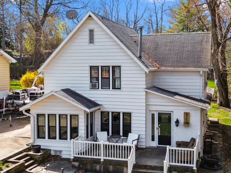 515 Maple Hill Ter, Twin Lakes, WI 53181