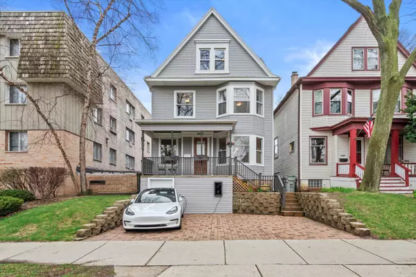 2580 N Frederick Ave, Milwaukee, WI 53211