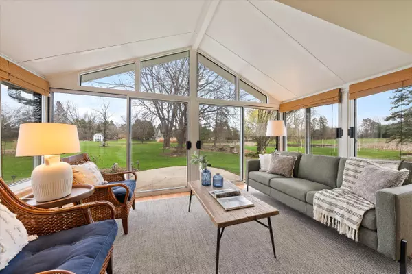 1528 W Homestead Trl, Mequon, WI 53092