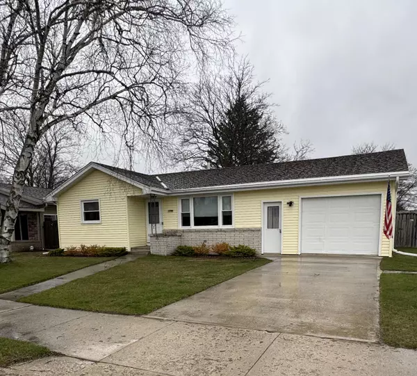2740 42nd St, Two Rivers, WI 54241