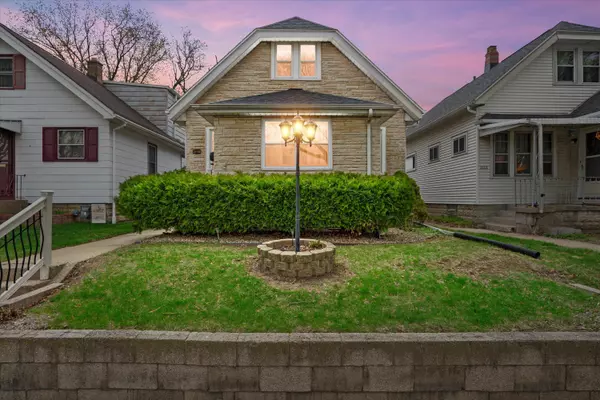 2119 S 58th St, West Allis, WI 53219