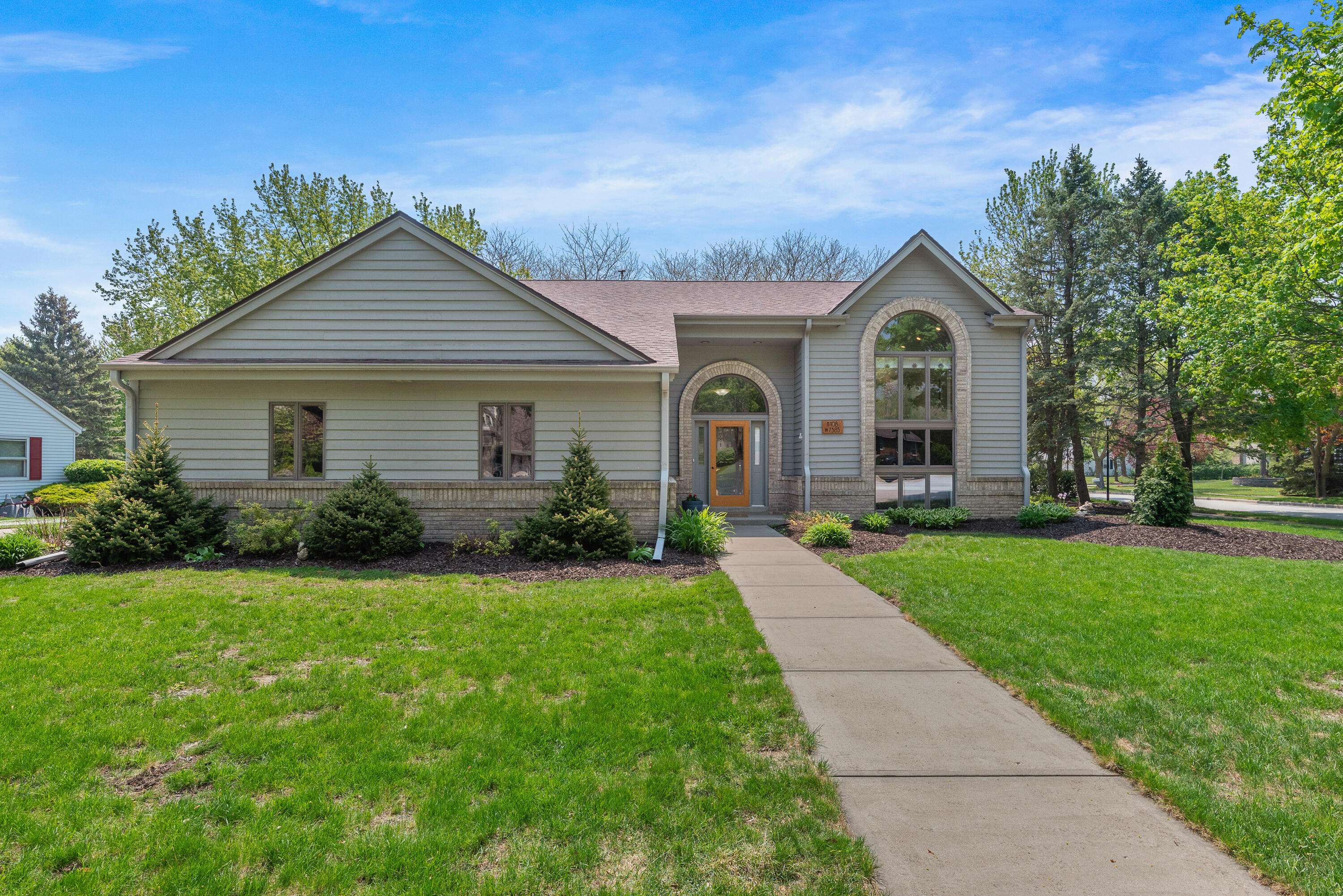 N108W7385 Balfour St,  Cedarburg,  WI 53012