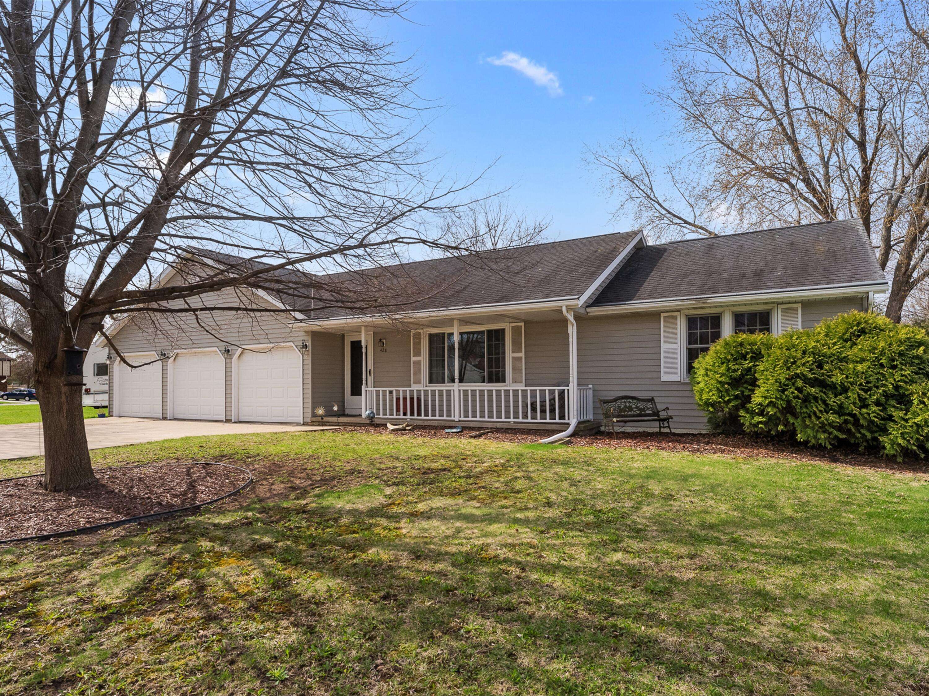 428 N Fox Croft Dr, De Pere, WI 54115