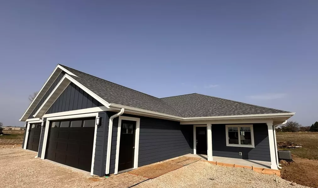 552 Raybern Ct Unit 19, Random Lake, WI 53075