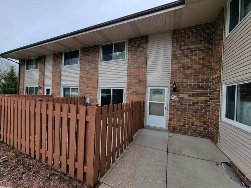 W170S7365 Parkland Dr Unit 17, Muskego, WI 53150