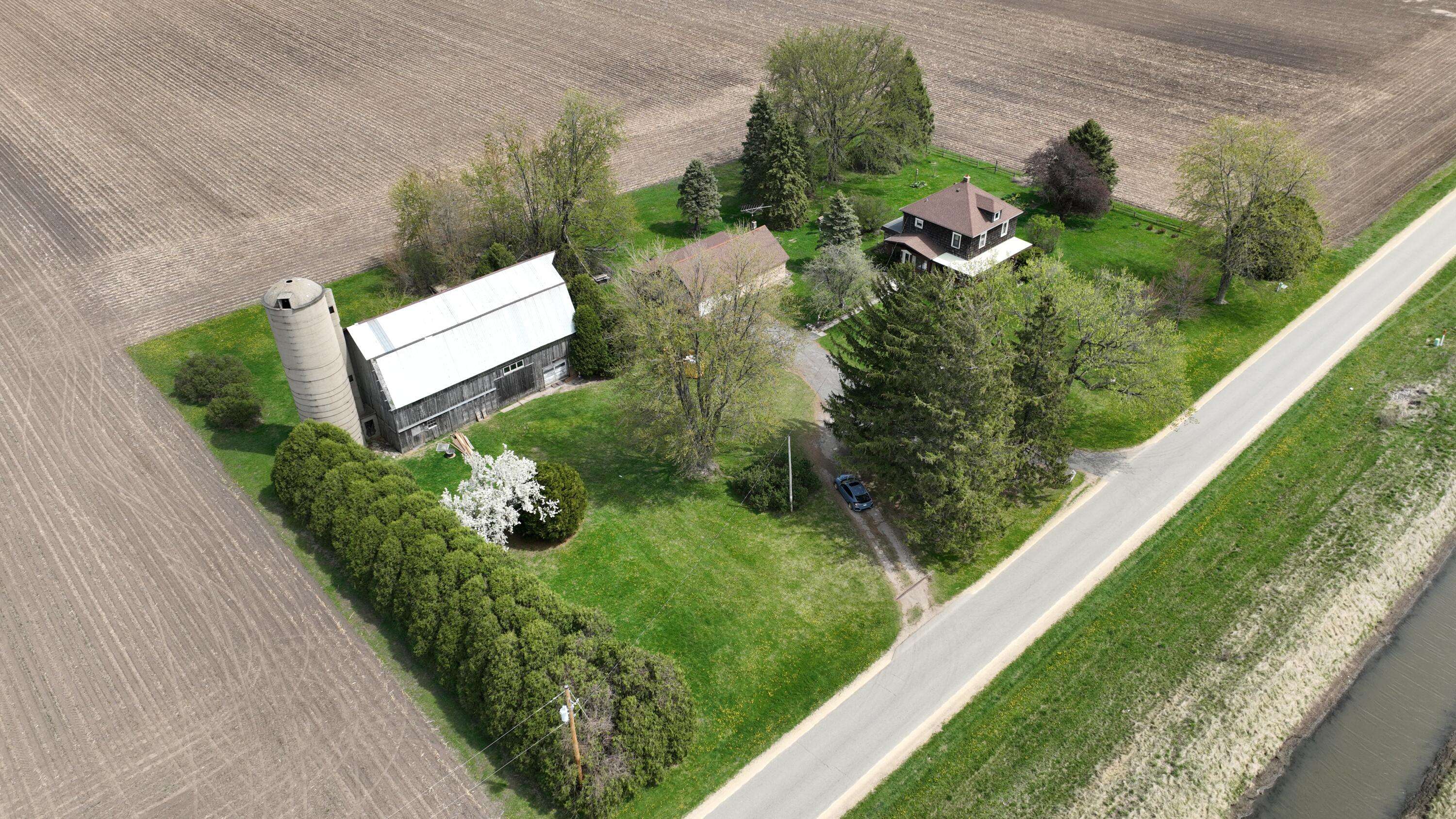 5986 Marsh Rd, Delavan, WI 53121