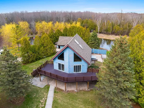 15409 Buck Ln, Mishicot, WI 54228