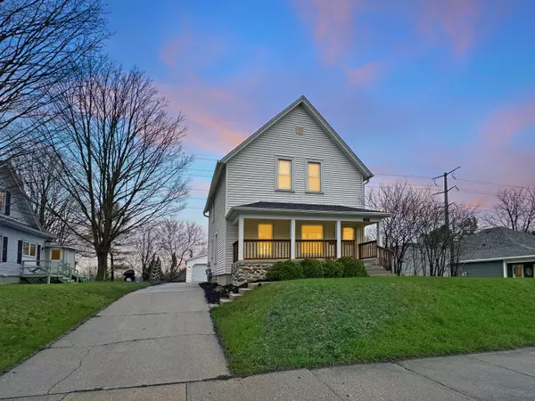 448 W Chestnut St, Port Washington, WI 53074