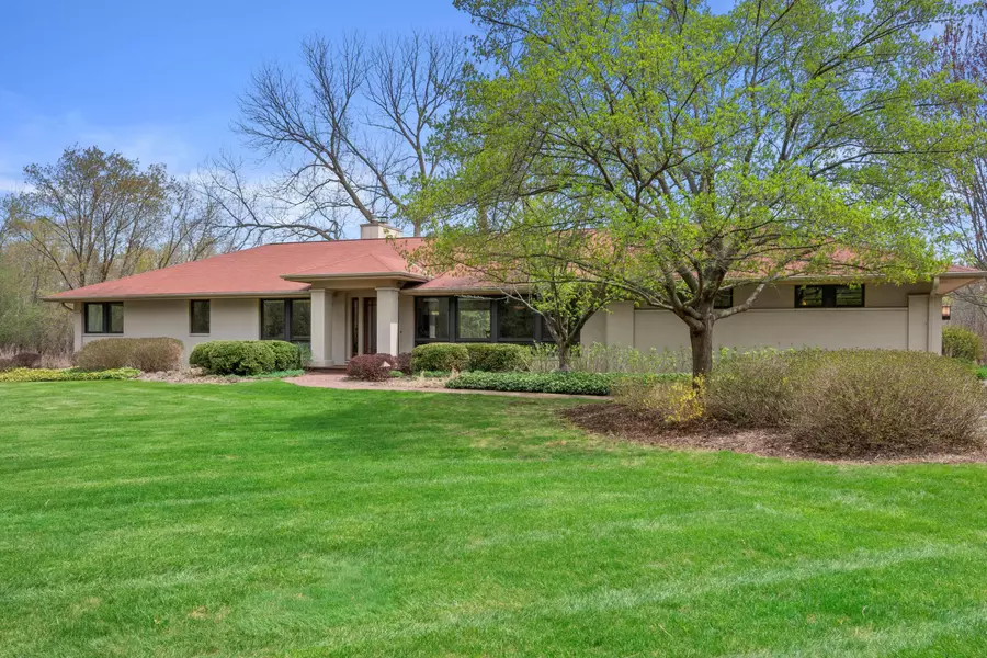 8350 N Pelican Ln, River Hills, WI 53217