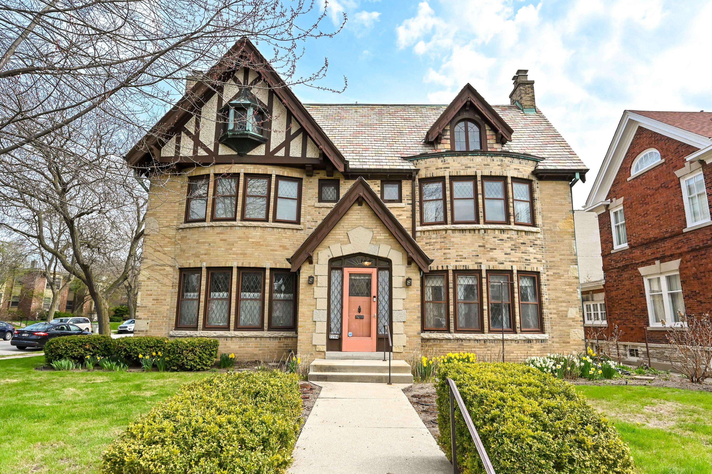 2704 E Bradford Ave, Milwaukee, WI 53211