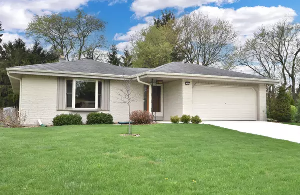 2308 Misty Ln,  Waukesha,  WI 53186