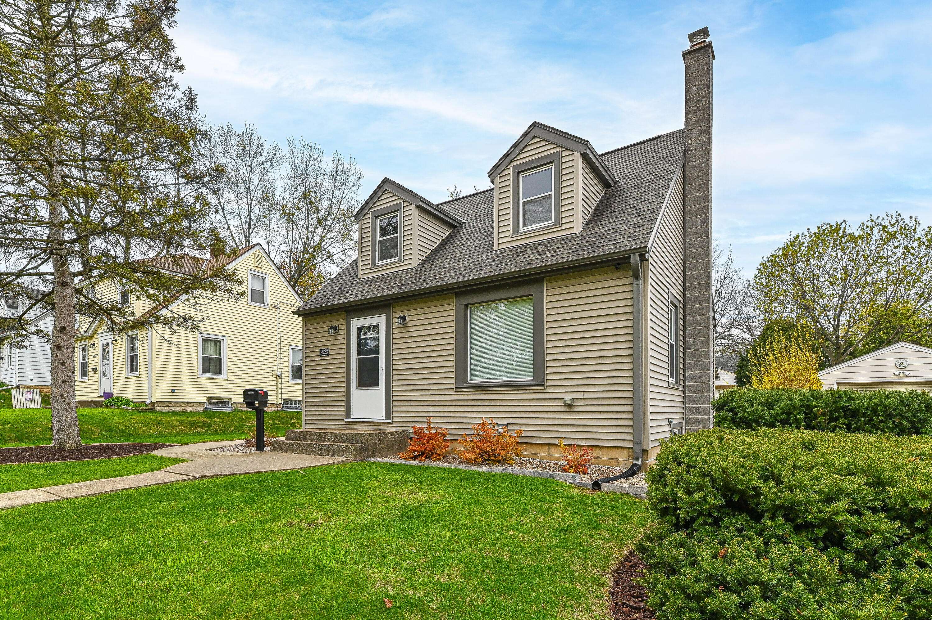 2923 S 91st St,  West Allis,  WI 53227