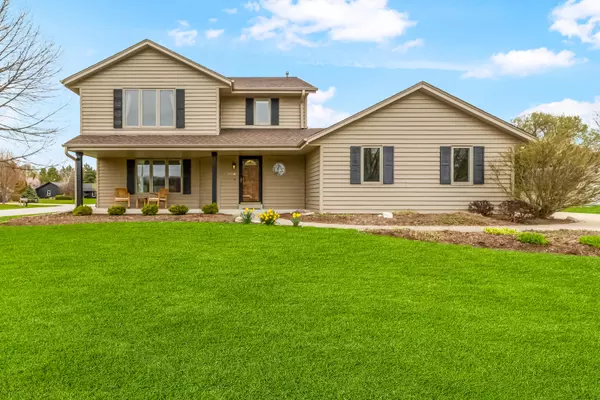 W235N7144 Prairie Ln, Sussex, WI 53089