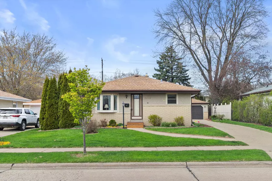 3266 E Henry Ave, Cudahy, WI 53110