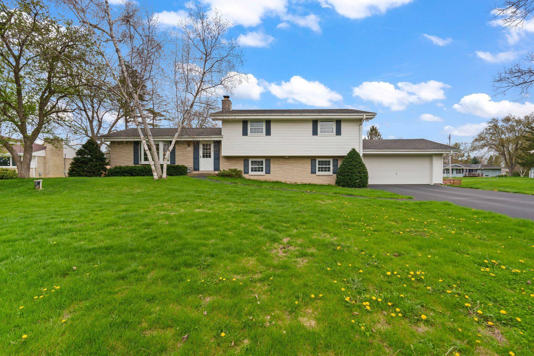 S67W13779 Hardwicke Pl, Muskego, WI 53150