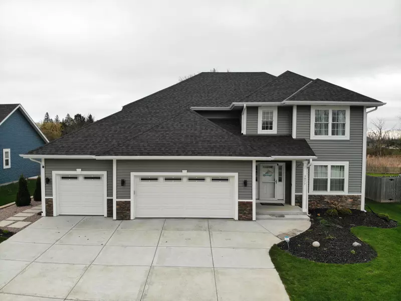 3977 E Oakwood Rd, Oak Creek, WI 53154