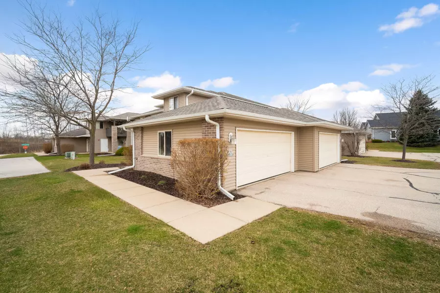 N161W20728 Kami Ln, Jackson, WI 53037