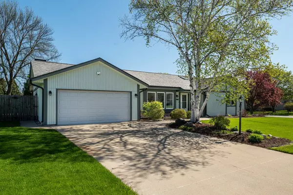 13440 W Wembly Ct,  New Berlin,  WI 53151