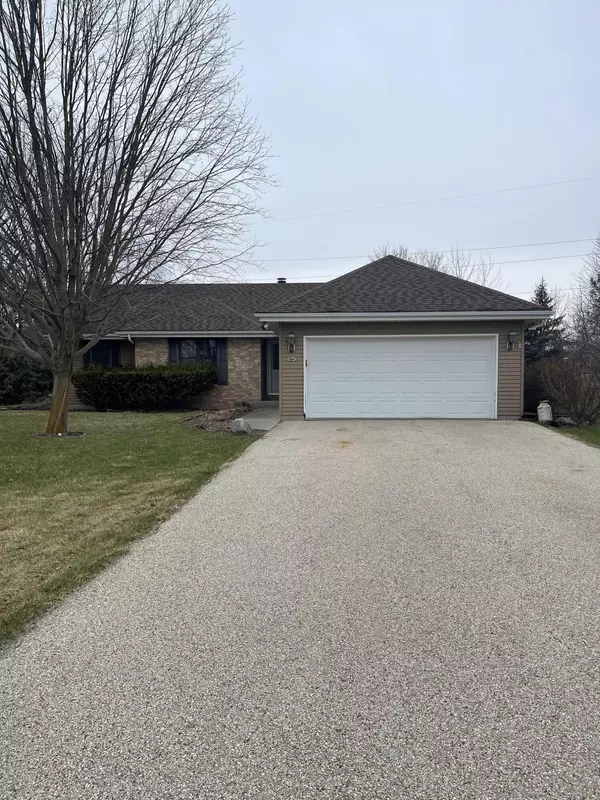 194 Granary Cir,  Hartland,  WI 53029