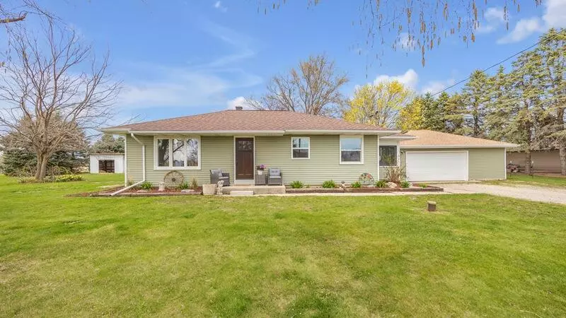 W5240 Clearview Rd, Lyndon, WI 53093