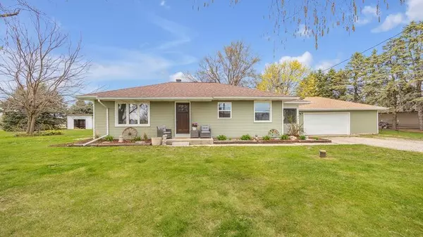 W5240 Clearview Rd, Lyndon, WI 53093