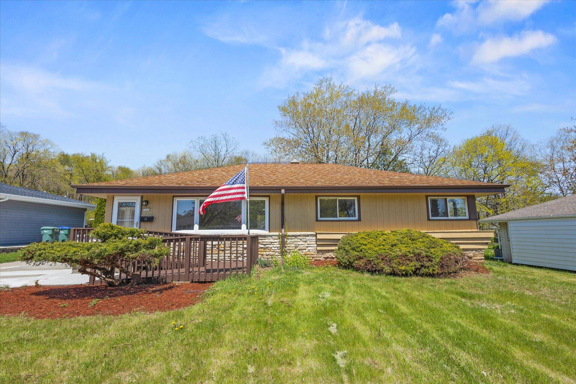 7224 Dartmoor Ave, Greendale, WI 53129