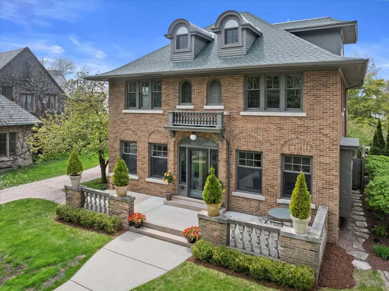 3461 N Shepard Ave, Milwaukee, WI 53211