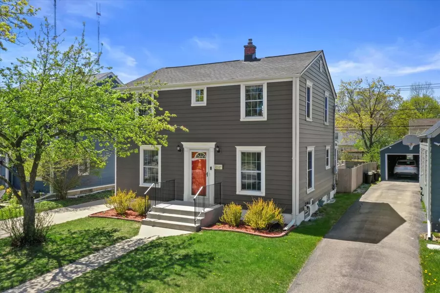 4747 N Marlborough Dr, Whitefish Bay, WI 53211