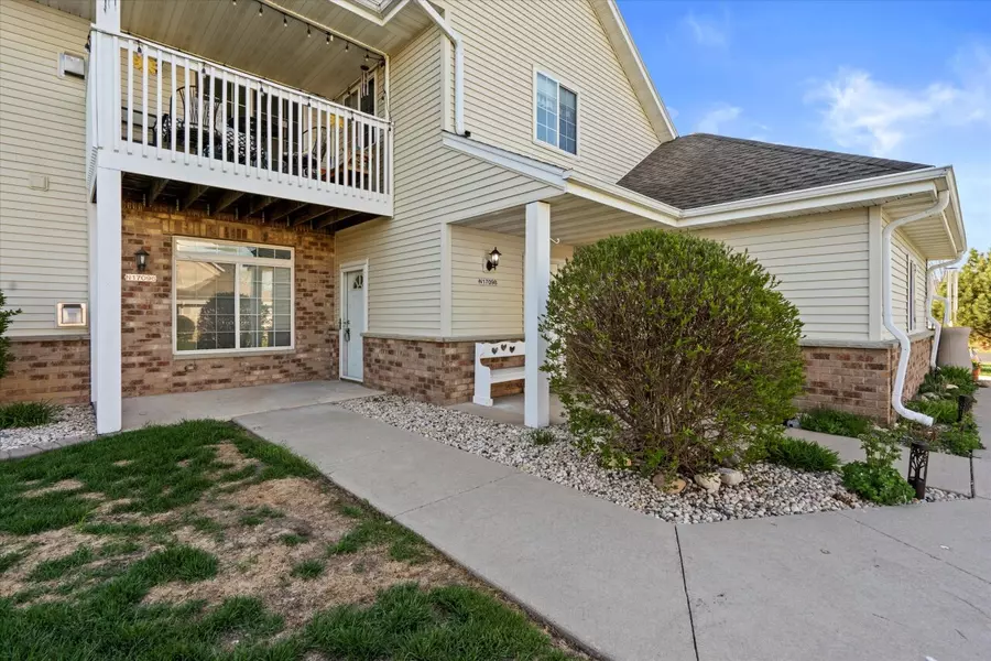 W197N17096 Stonewall Dr Unit 4, Jackson, WI 53037