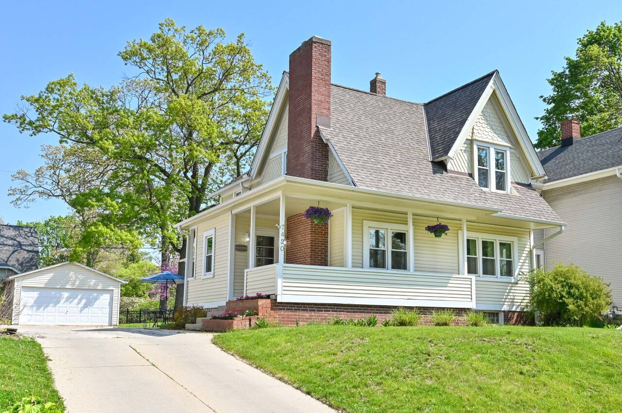 Wauwatosa, WI 53213,7420 W Garfield Ave