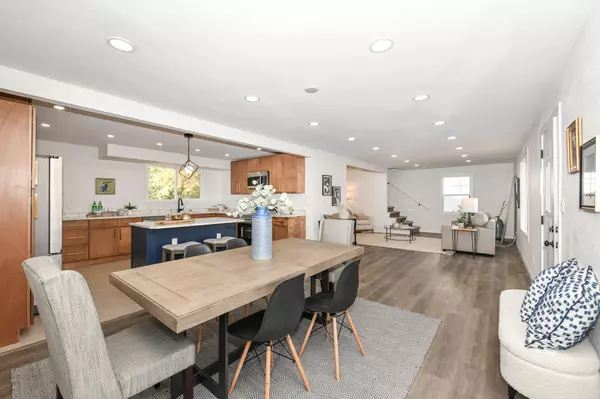 7113 N Navajo Ave, Glendale, WI 53217