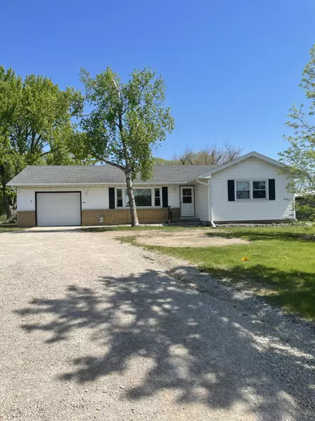 454 E Tyranena Park Rd, Lake Mills, WI 53551