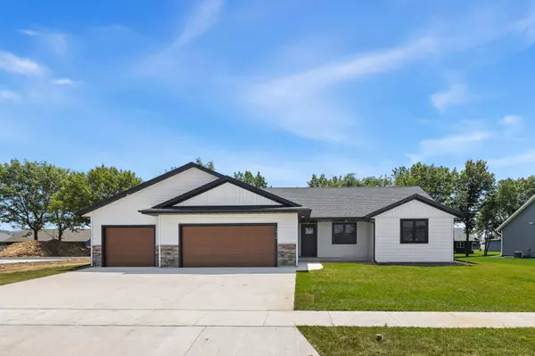 1916 Golden Gate Way,  Holmen,  WI 54636