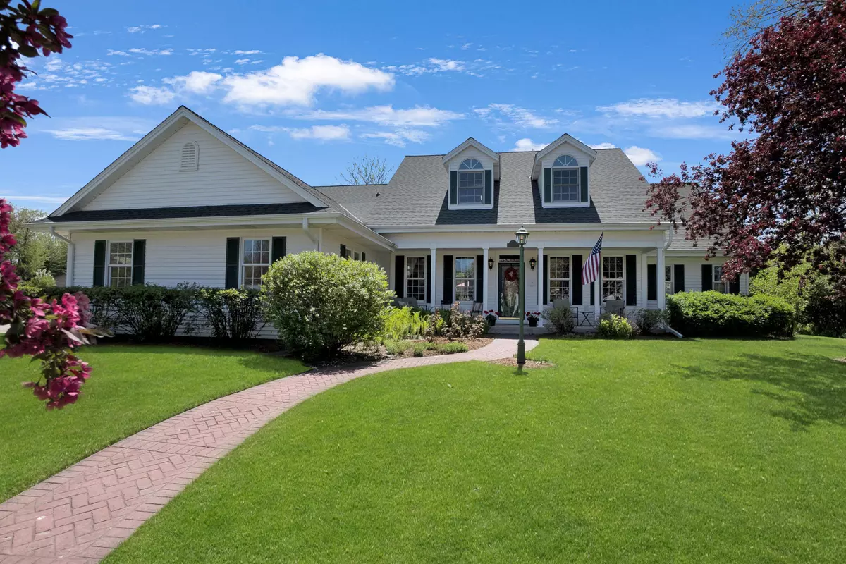 Oconomowoc, WI 53066,647 Lake Bluff Dr